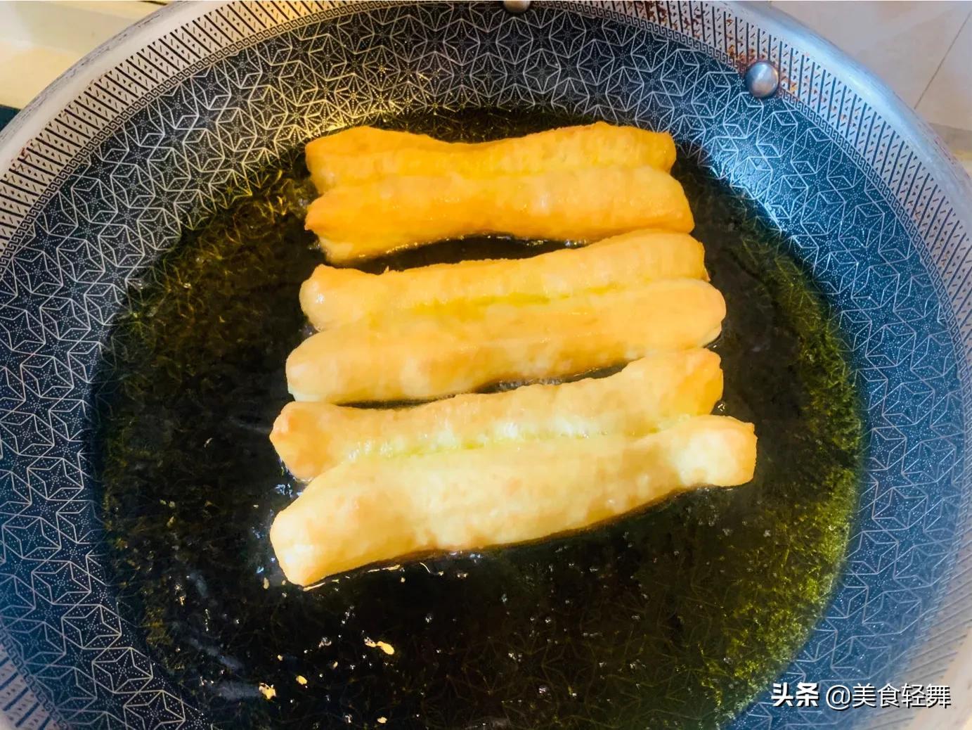炸油条为啥要头天晚上发面,这样做大油条0失败