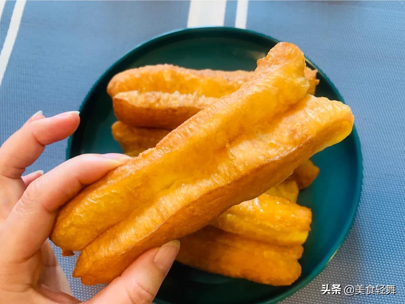 炸油条为啥要头天晚上发面,这样做大油条0失败